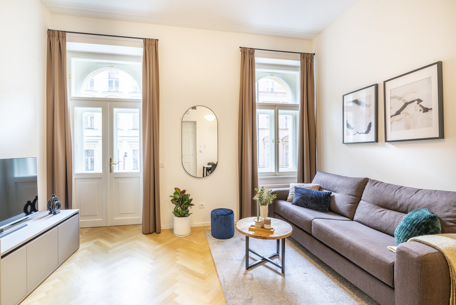 Obývací pokoj apartmánu s ložnicí